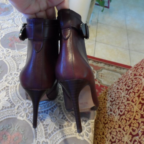 Coach Burgundy Calf Leather Ankle Boots w/ Buckle Detail Size 6M - Picture 9 of 16